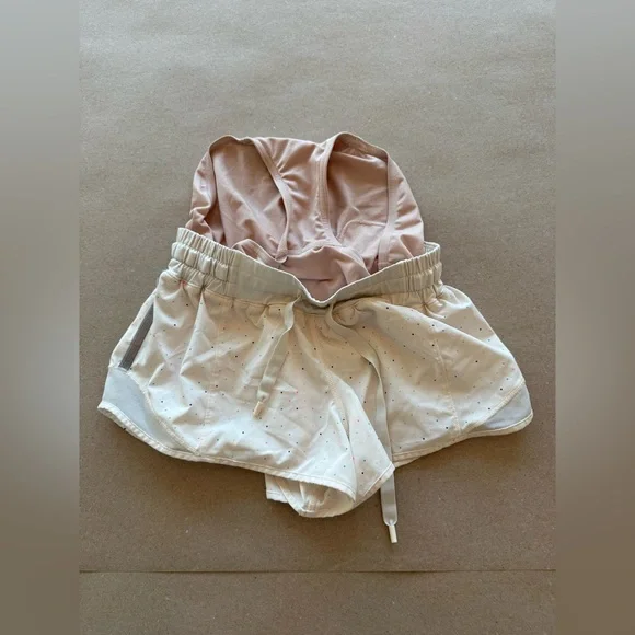 Lululemon Hotty Hot Shorts — Inseam 2.5” — Size 4 - Picture 6 of 8